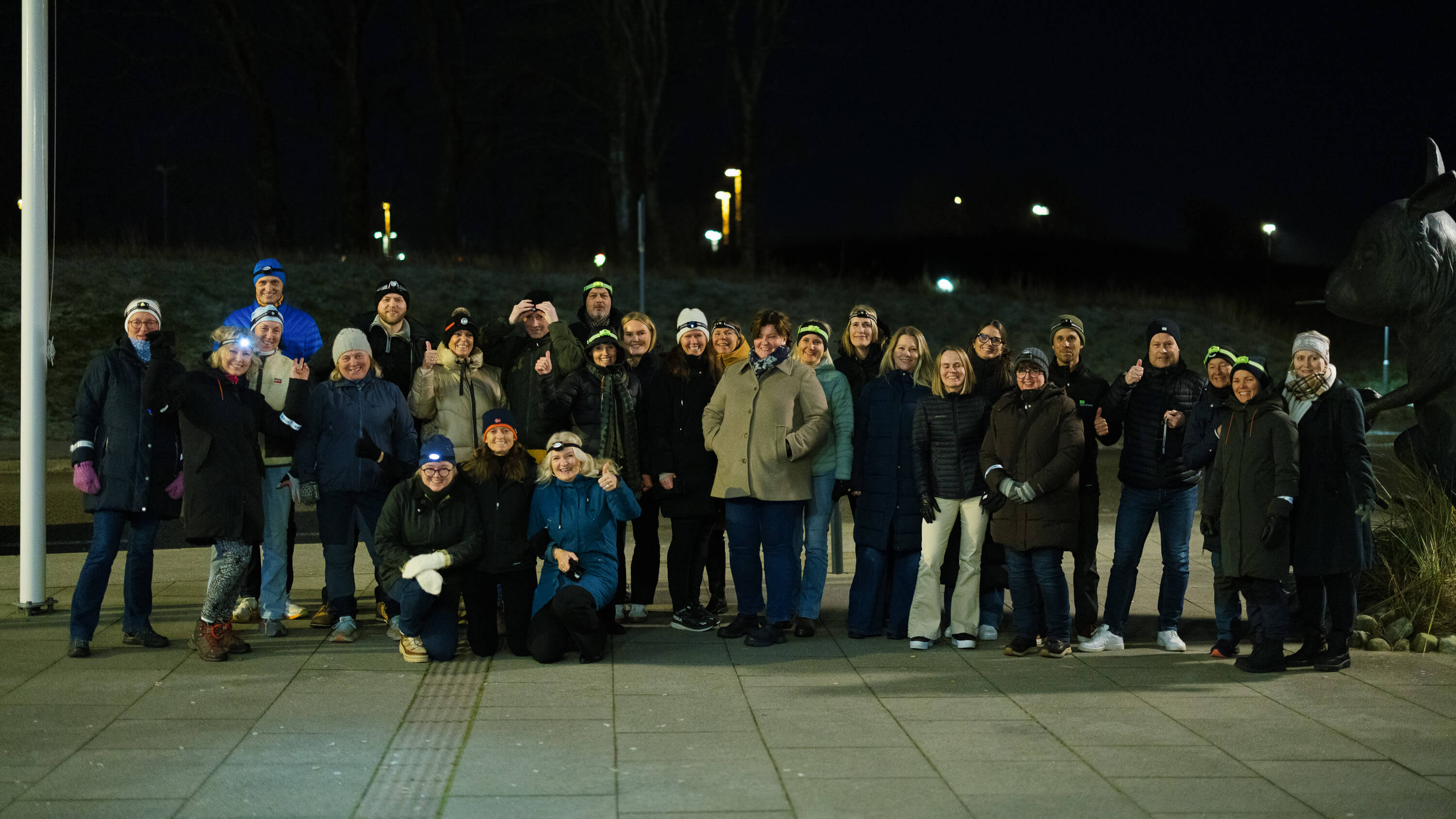 Group picture of customers and eye-share employees outside hotel